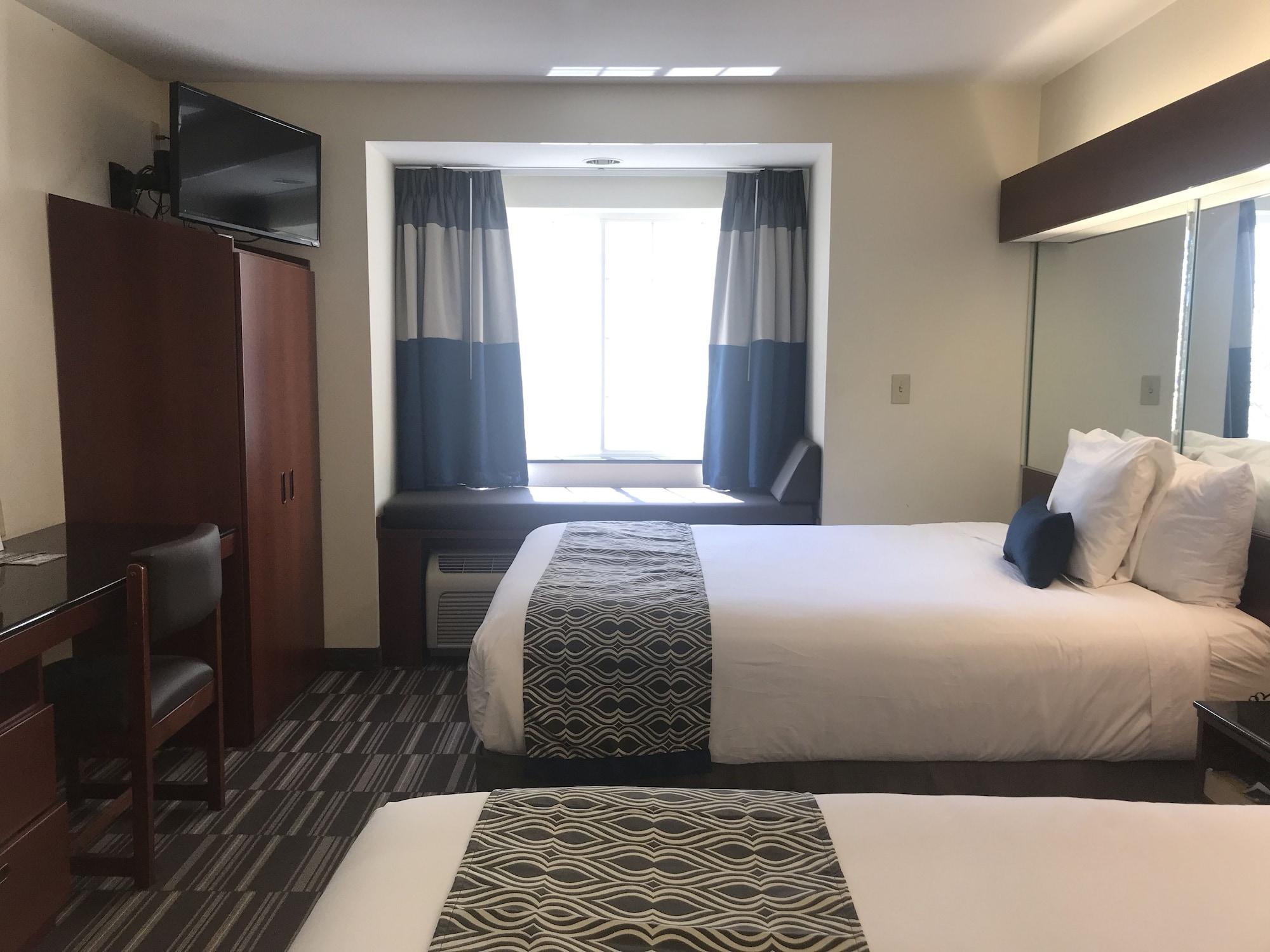 Hotel Microtel & By Wyndham Airport