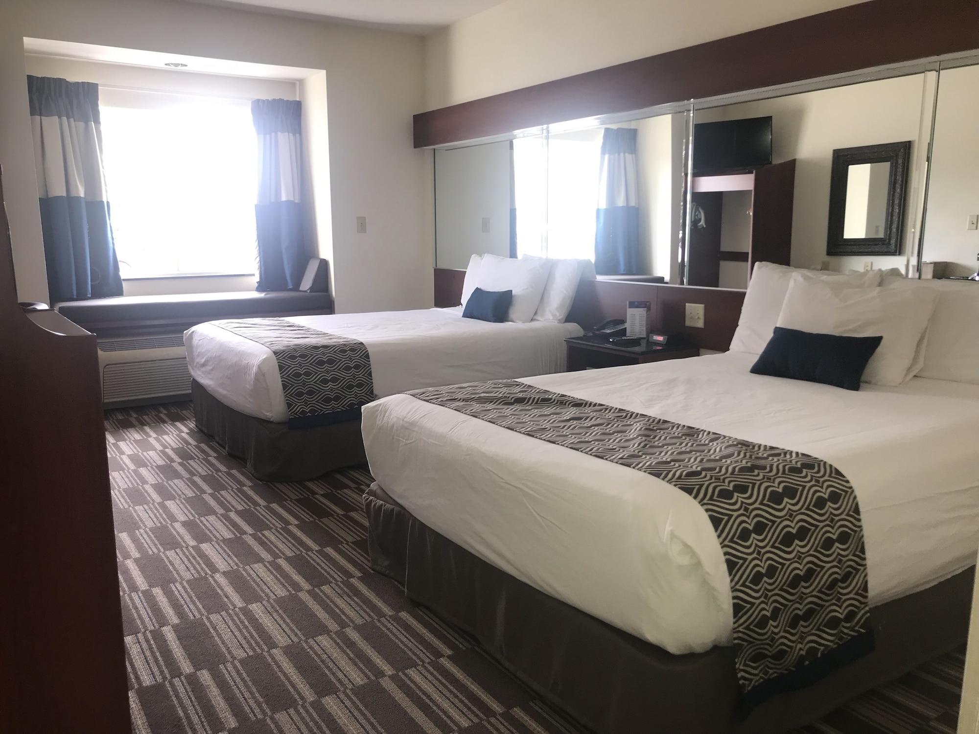 Hotel Microtel & By Wyndham Airport