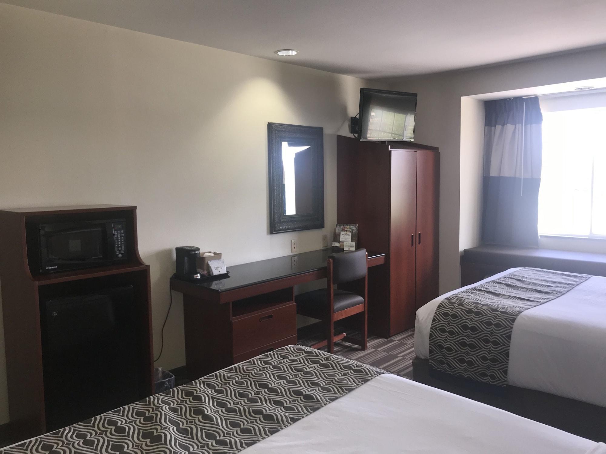 Microtel & By Wyndham Airport Indianapolis