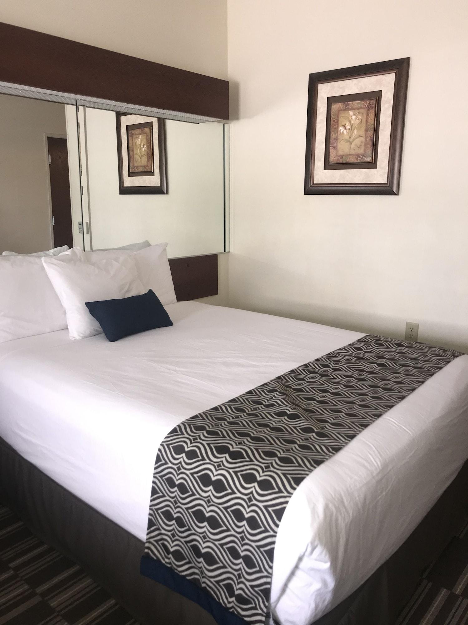Microtel & By Wyndham Airport Indianapolis
