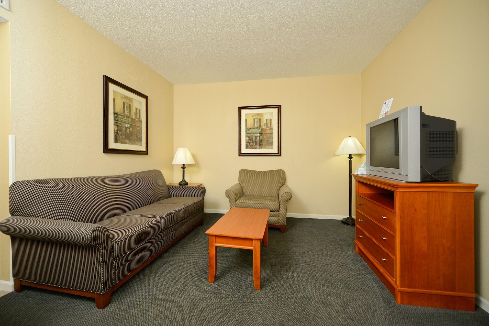 Baymont By Wyndham Northwest Hotel