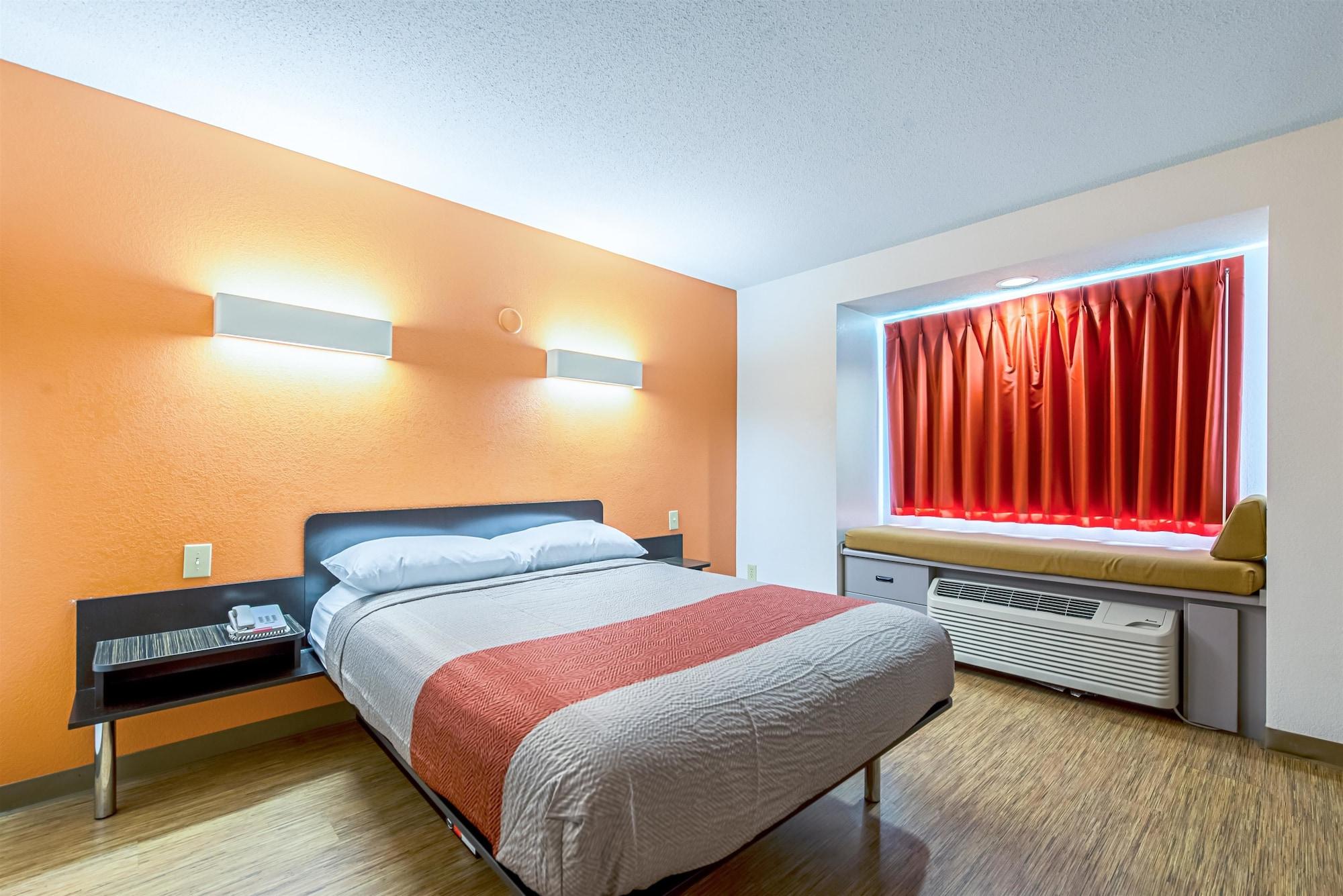 6 Carmel Motel 2*
