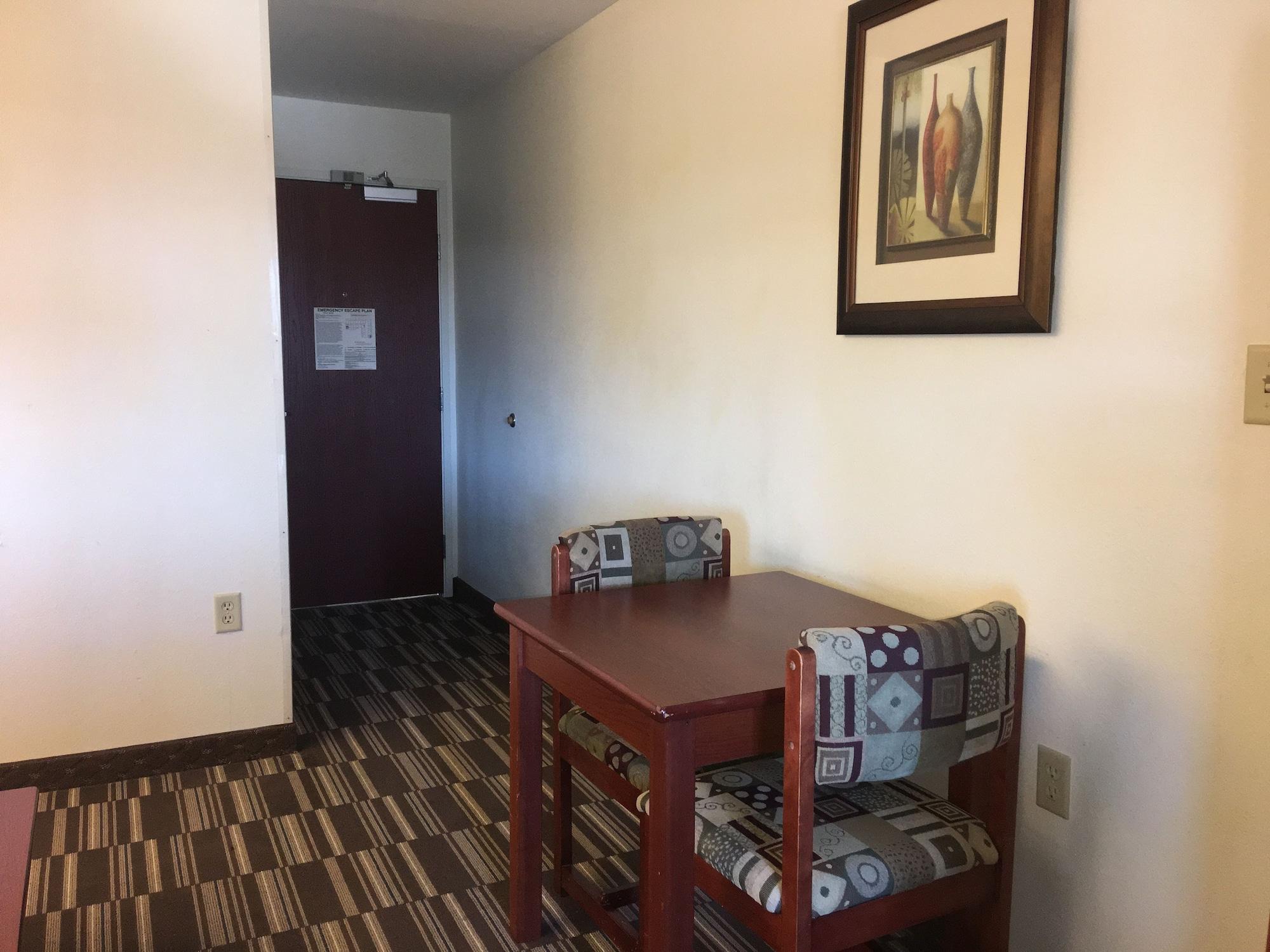 Hotel Microtel & By Wyndham Airport 2*