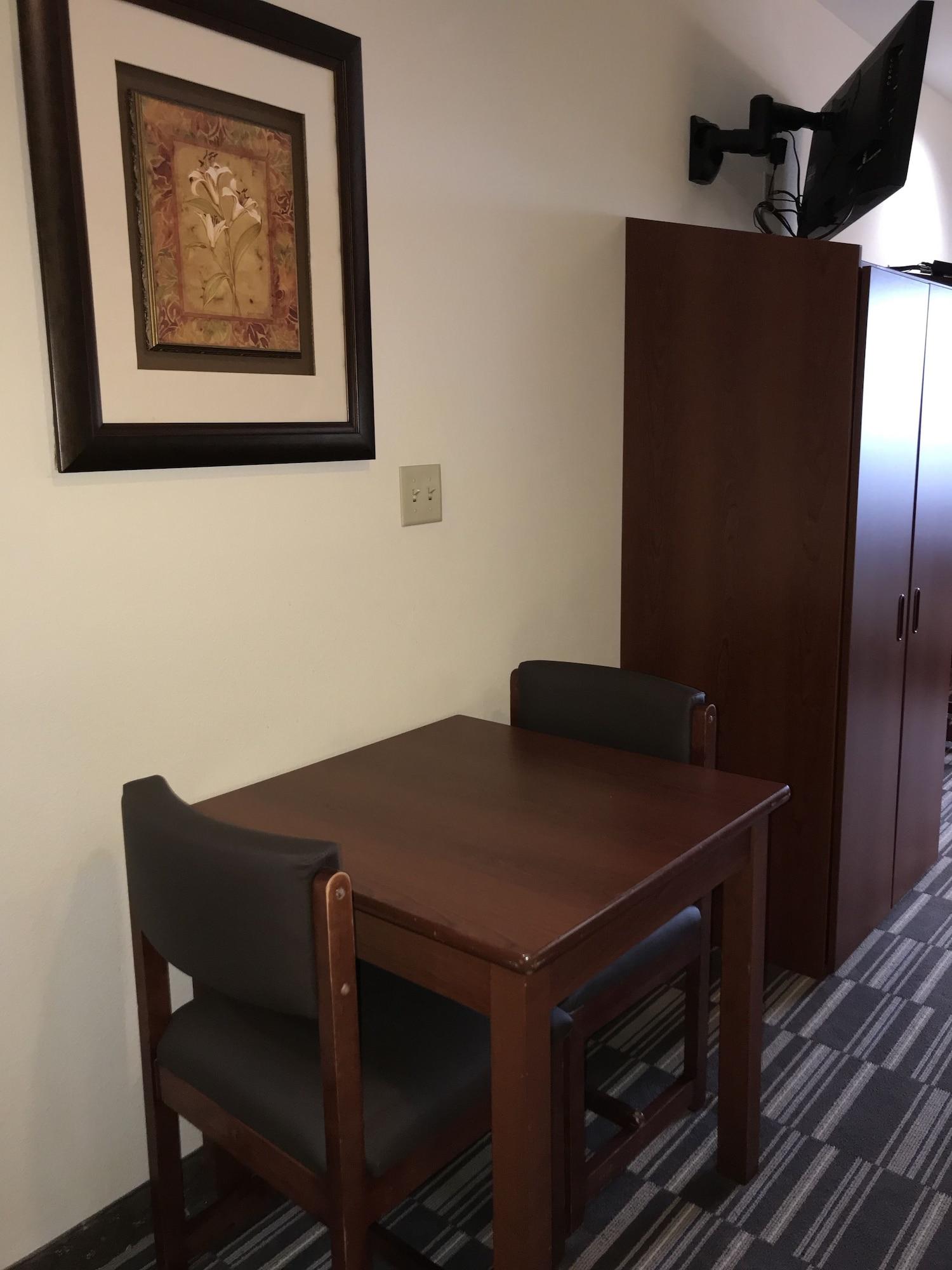 Microtel & By Wyndham Airport Hotel 2*