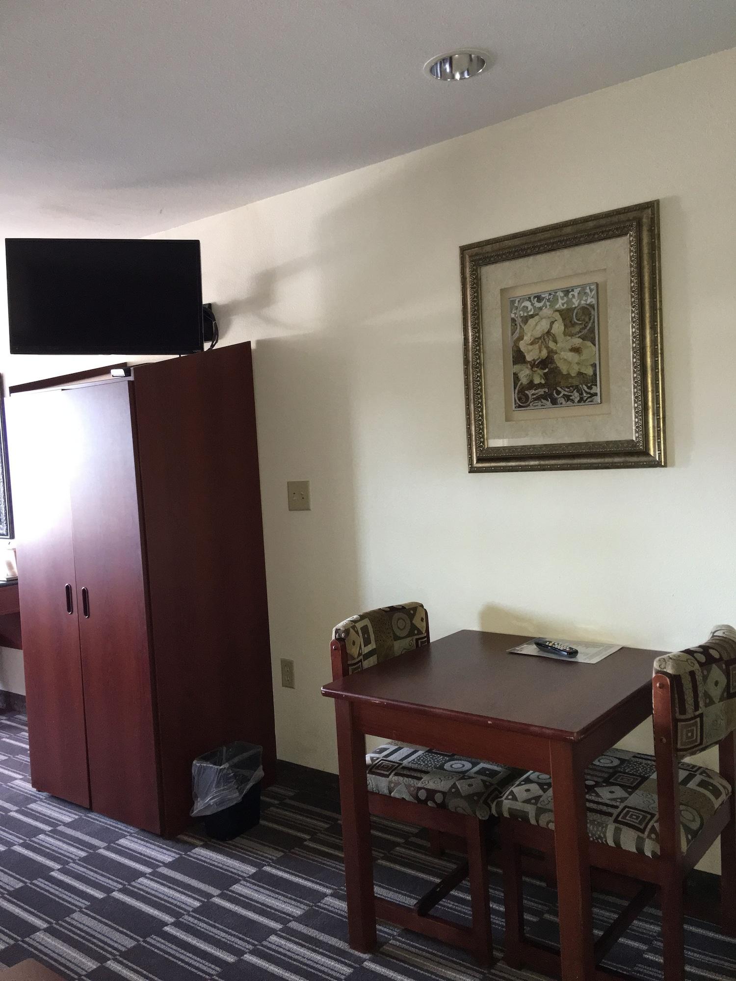 Microtel & By Wyndham Airport Indianapolis