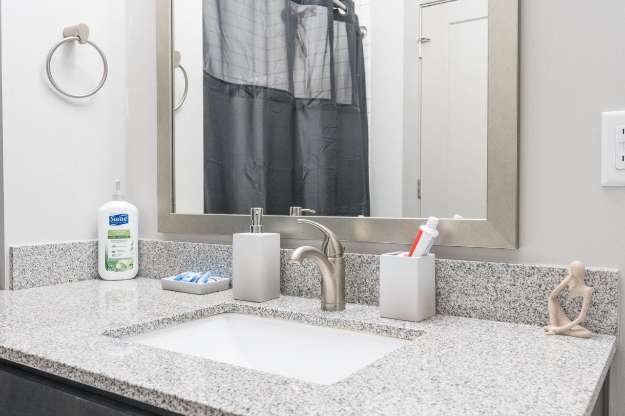 Stylish 1br With View Apartment *