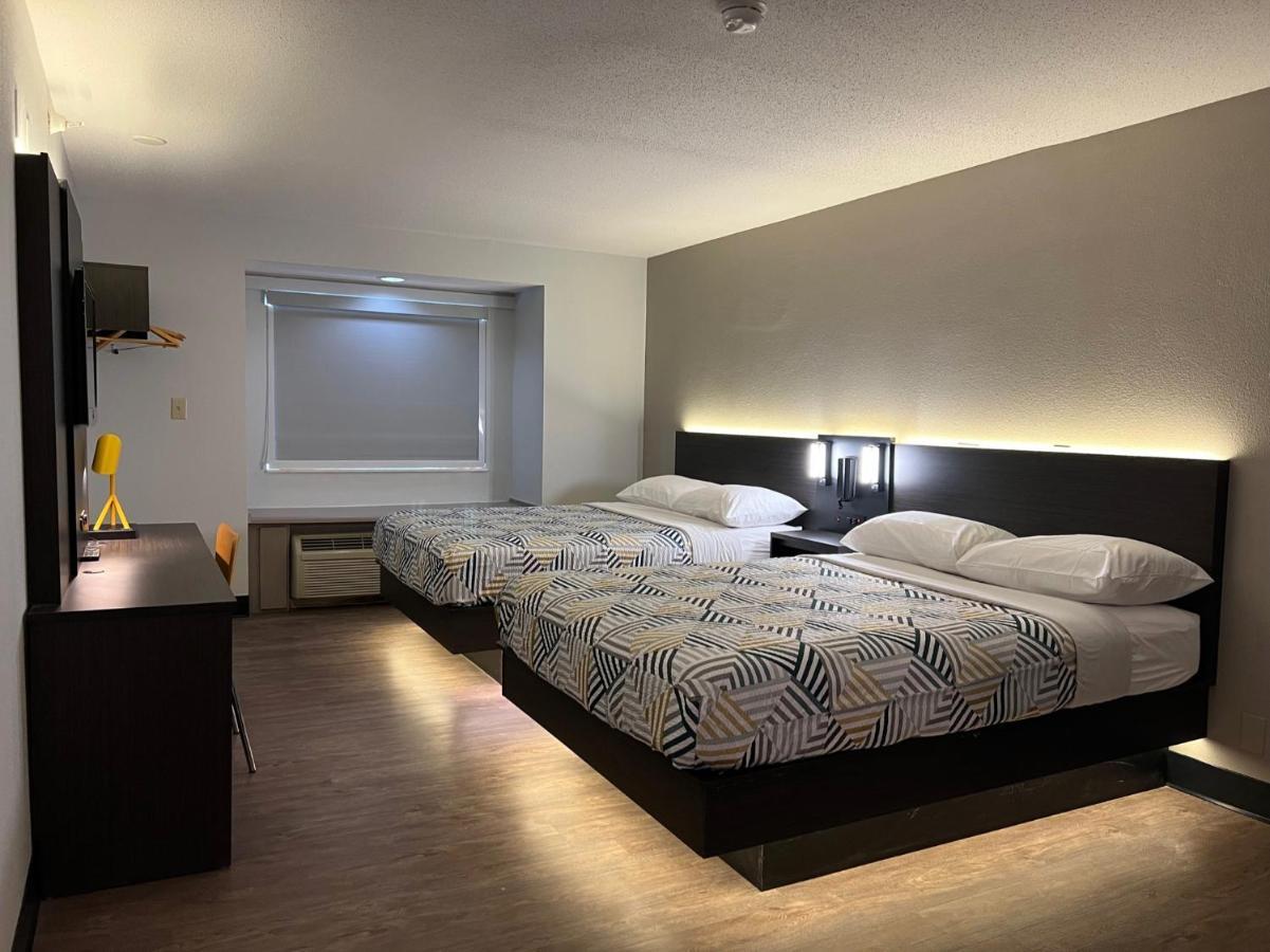 Motel 6 Carmel 2*