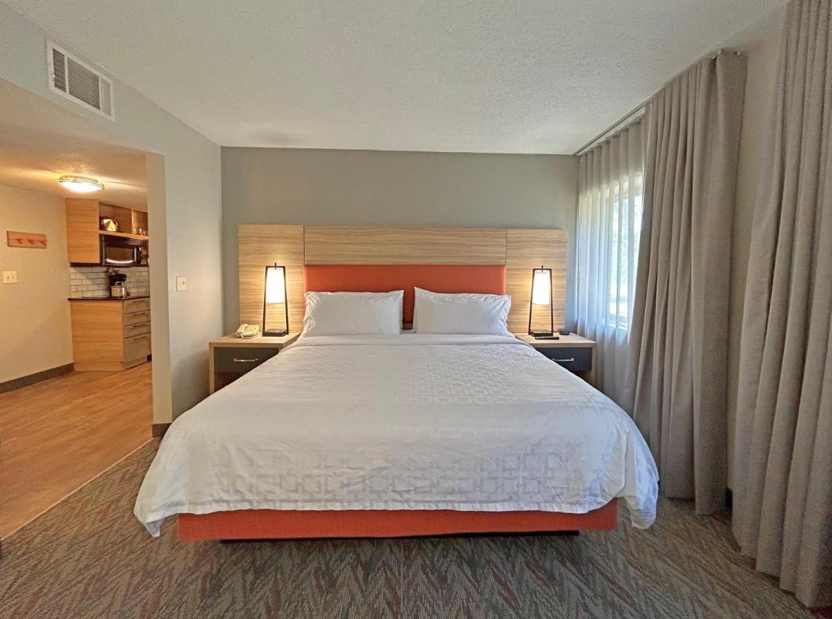 Candlewood Downtown Medical District By Ihg Hotel Indianapolis