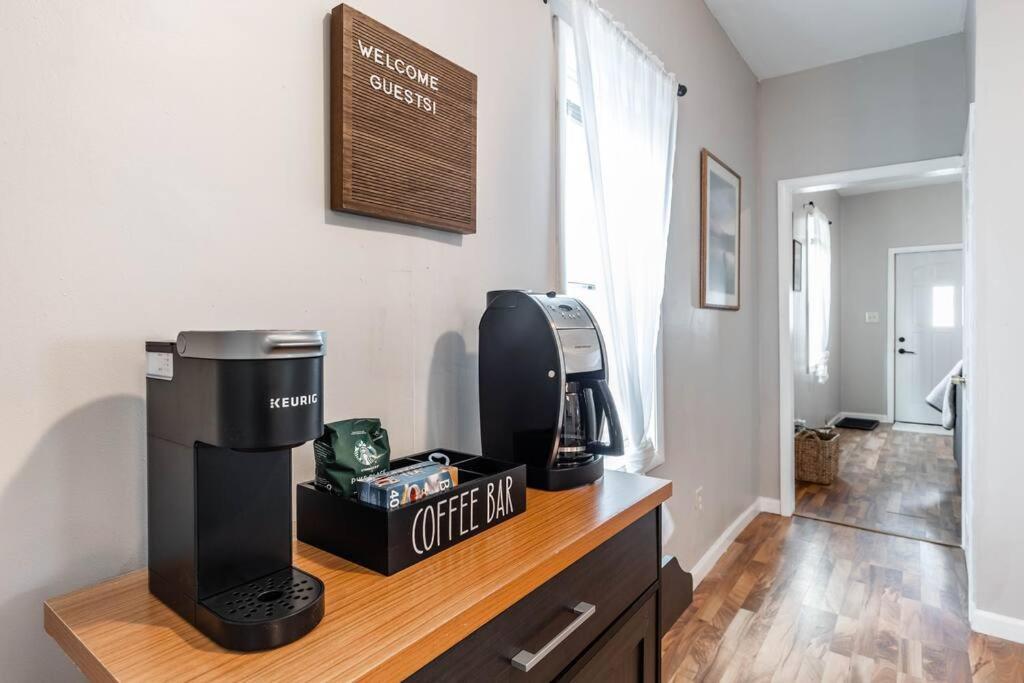The Indy Unit! King Bed/free Coffee/keyless Entry! Apartment Indianapolis