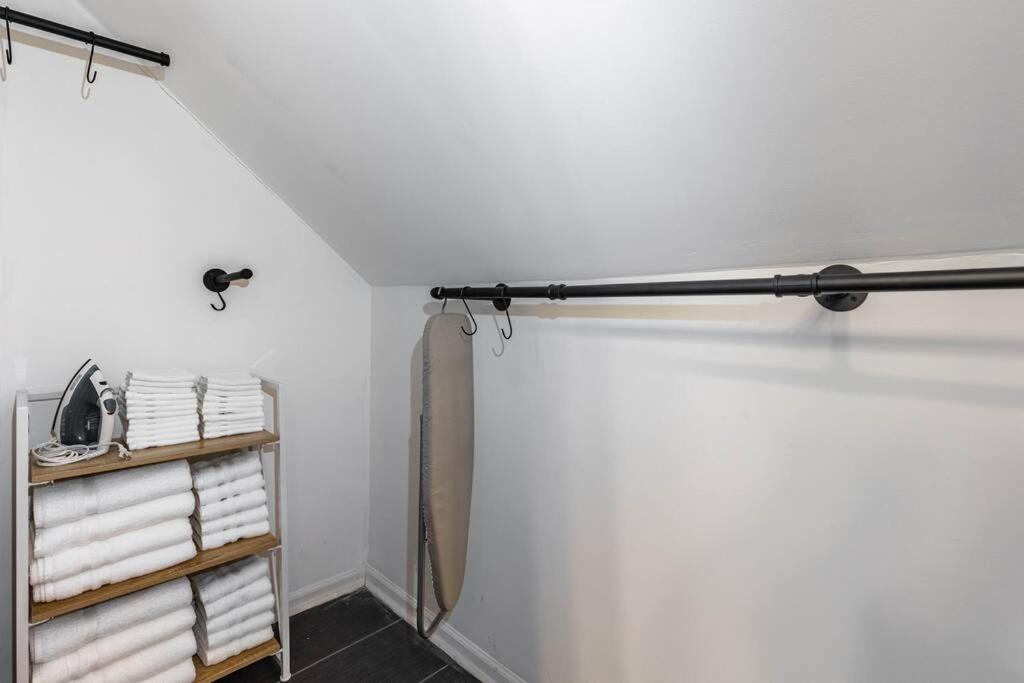 The Indy Unit! King Bed/free Coffee/keyless Entry! * Indianapolis