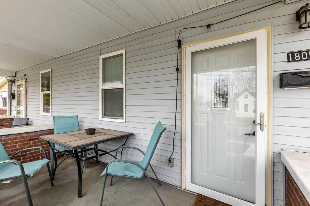 The Indy Unit! King Bed/free Coffee/keyless Entry! Apartment Indianapolis