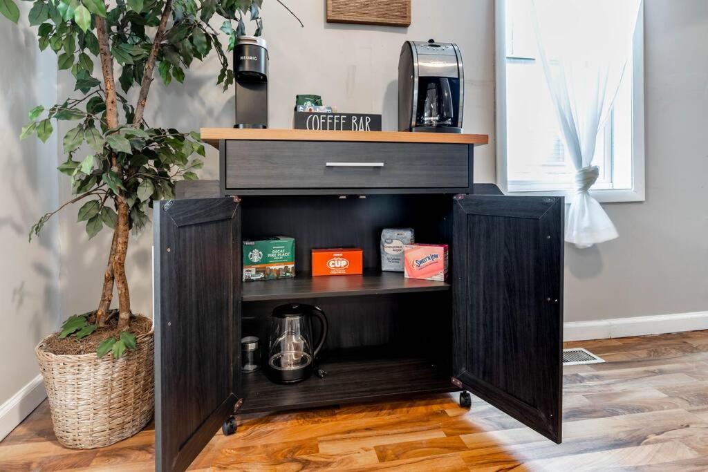 Apartment The Indy Unit! King Bed/free Coffee/keyless Entry! Indianapolis