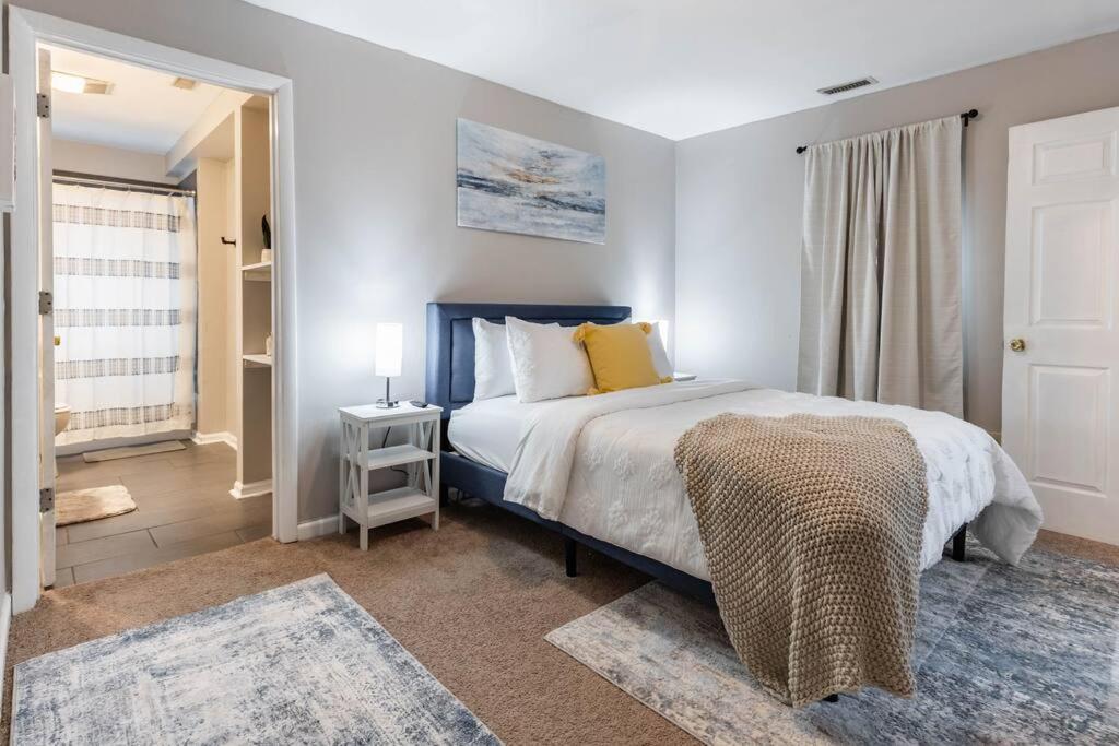 The Indy Unit! King Bed/free Coffee/keyless Entry! Apartment Indianapolis