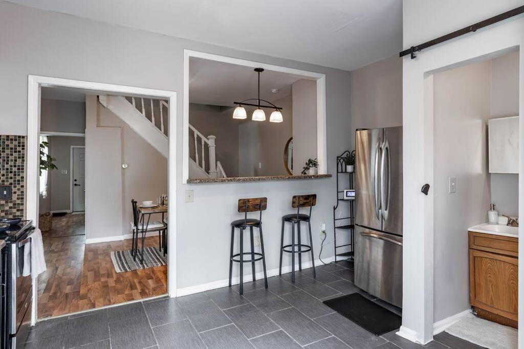 Apartment The Indy Unit! King Bed/free Coffee/keyless Entry! *