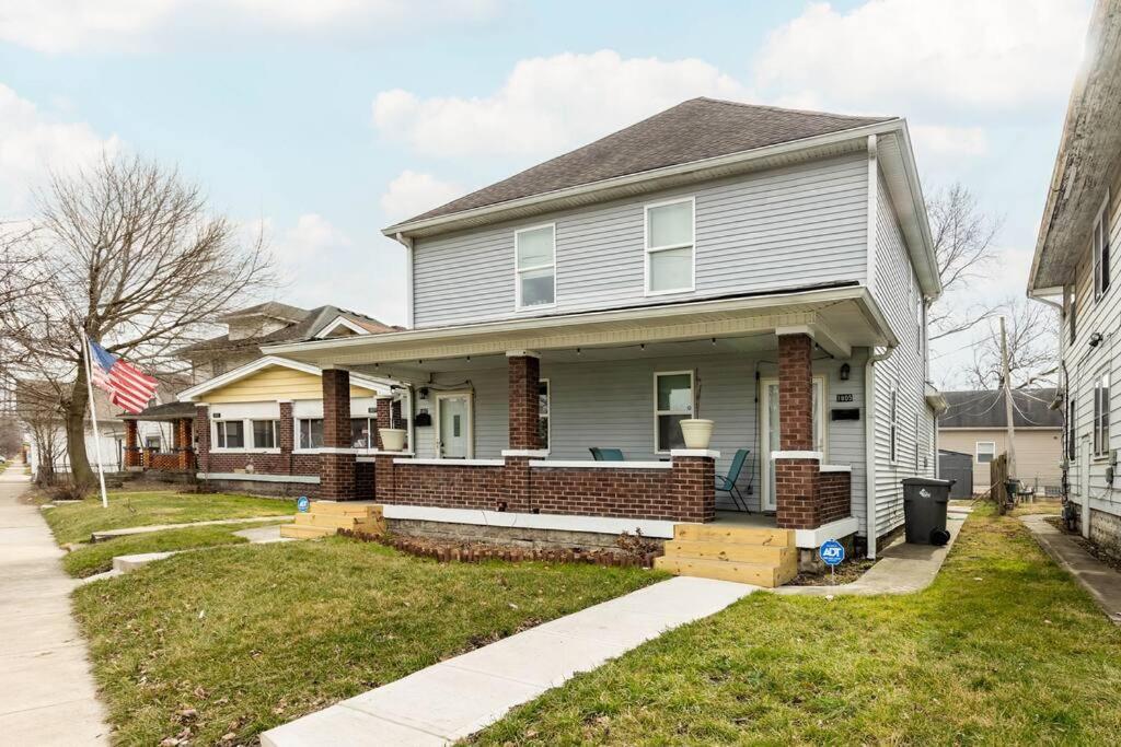 The Indy Unit! King Bed/free Coffee/keyless Entry! *