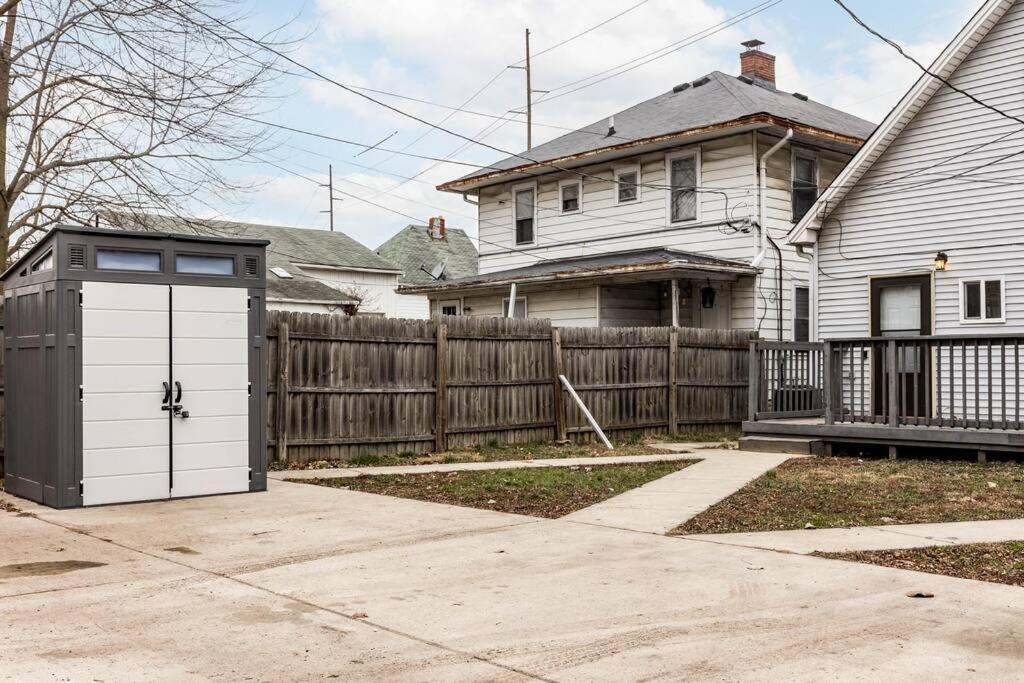 The Indy Unit! King Bed/free Coffee/keyless Entry! Apartment *