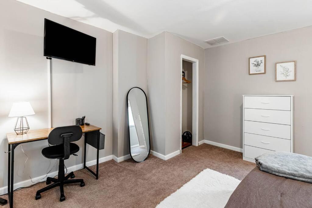 The Indy Unit! King Bed/free Coffee/keyless Entry! * Indianapolis