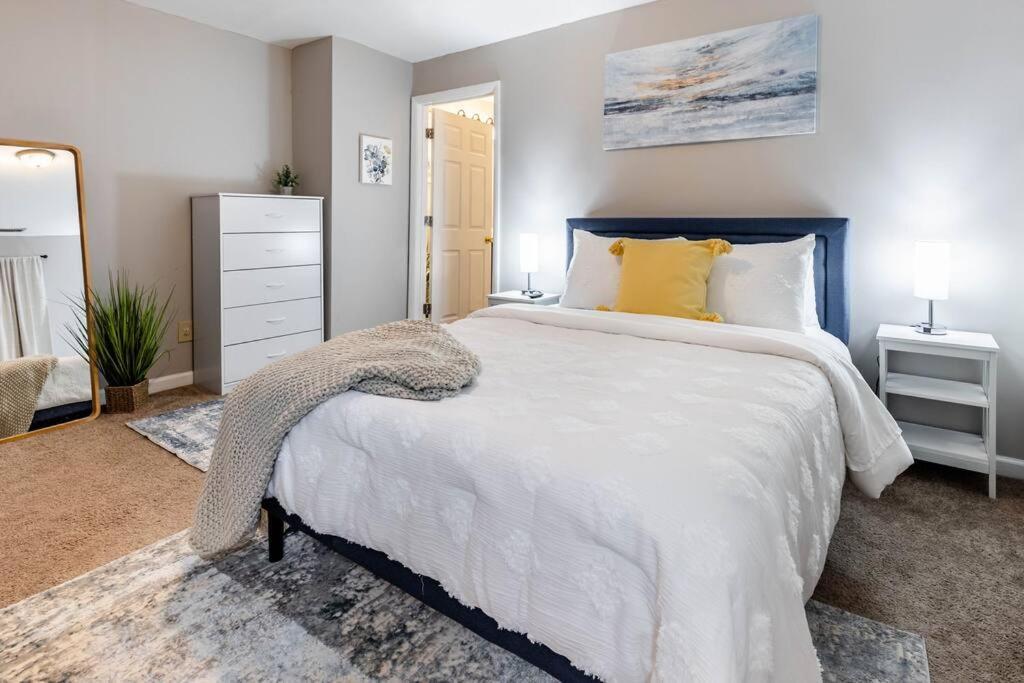 Apartment The Indy Unit! King Bed/free Coffee/keyless Entry! *