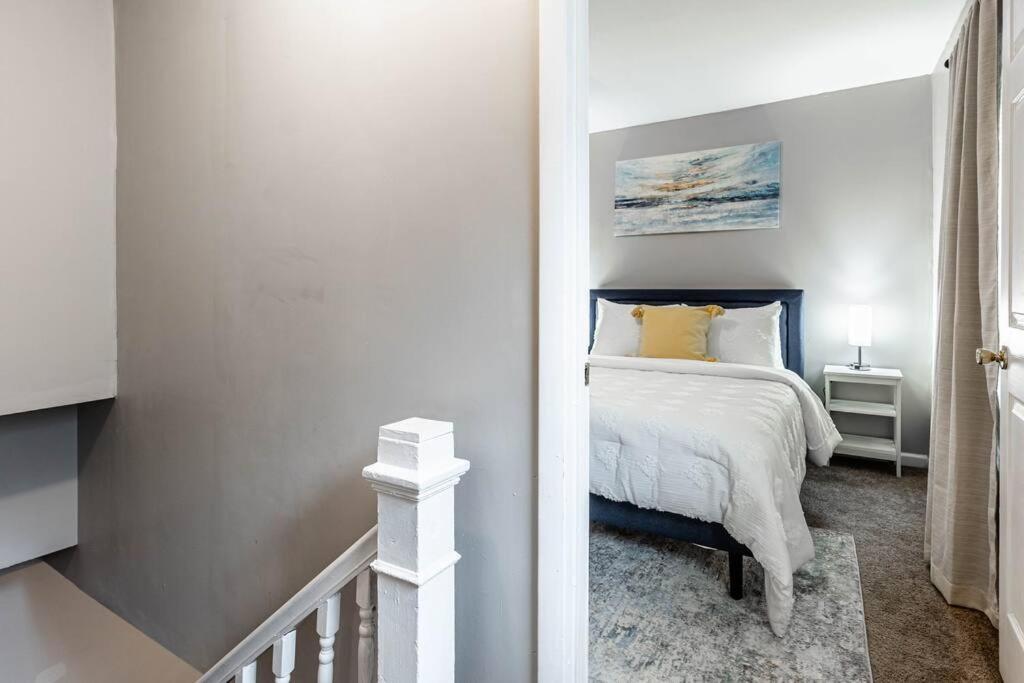 The Indy Unit! King Bed/free Coffee/keyless Entry! Apartment *