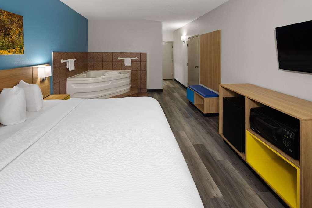 Hotel Days & By Wyndham Northwest Indianapolis