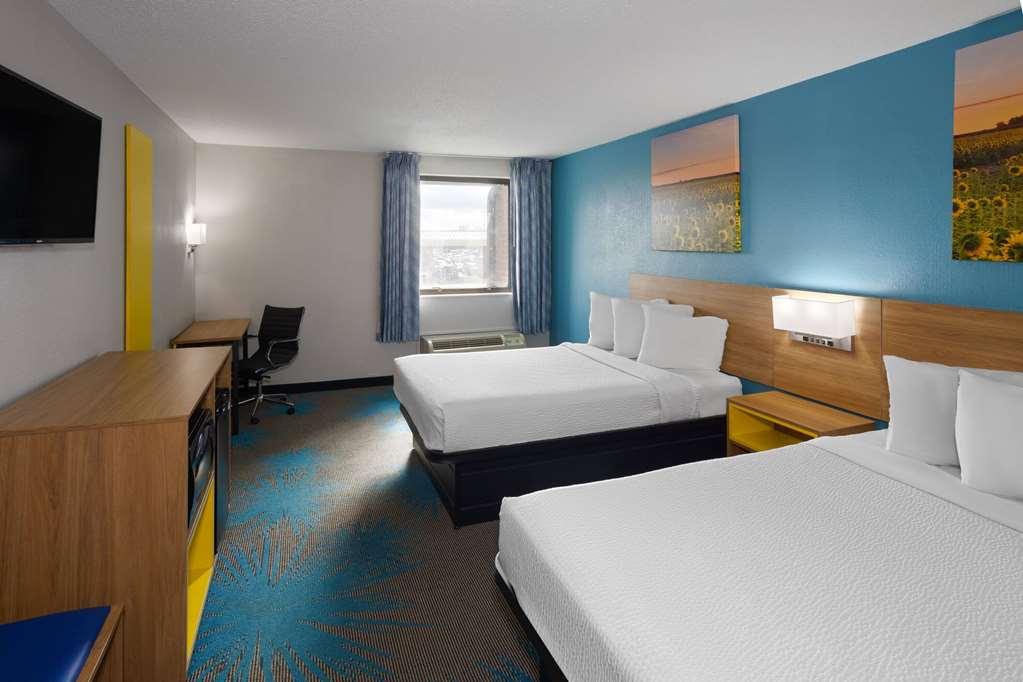 Days & By Wyndham Northwest Hotel