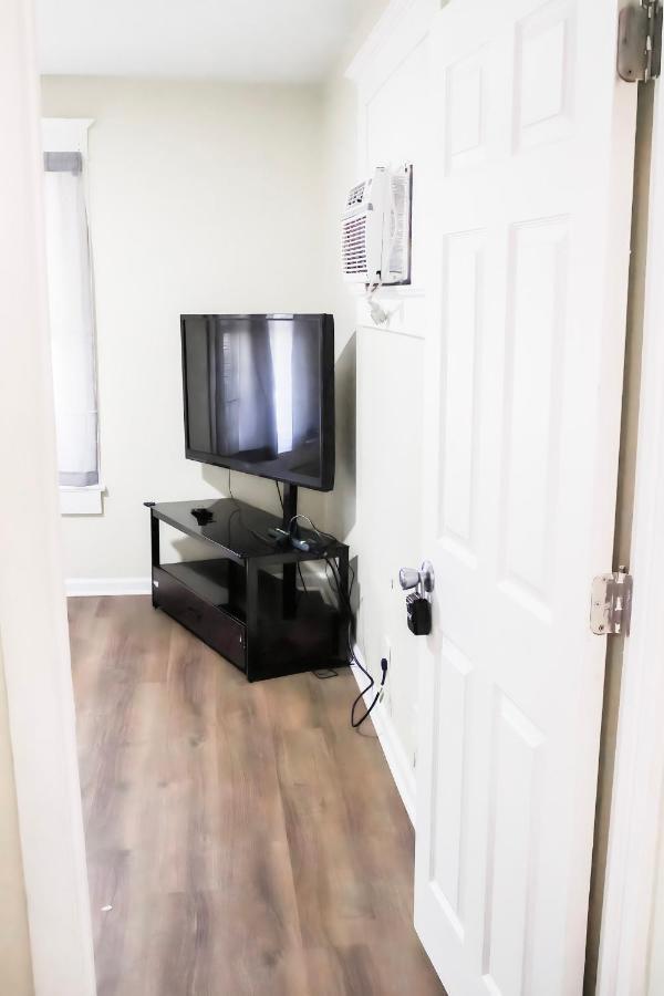 Cozy Retreat Near Downtown Indianapolis- Private Bedroom Homestay *
