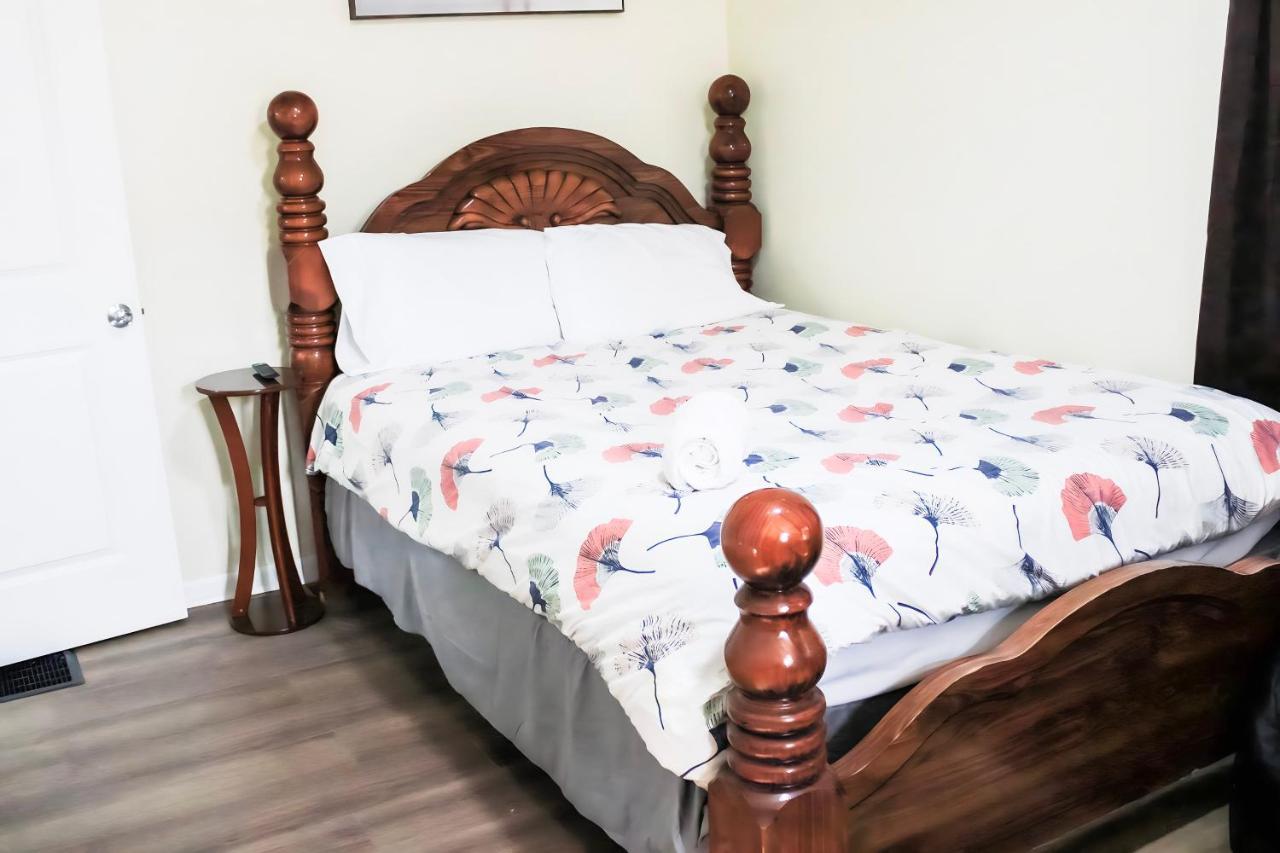 Cozy Retreat Near Downtown Indianapolis- Private Bedroom Homestay *