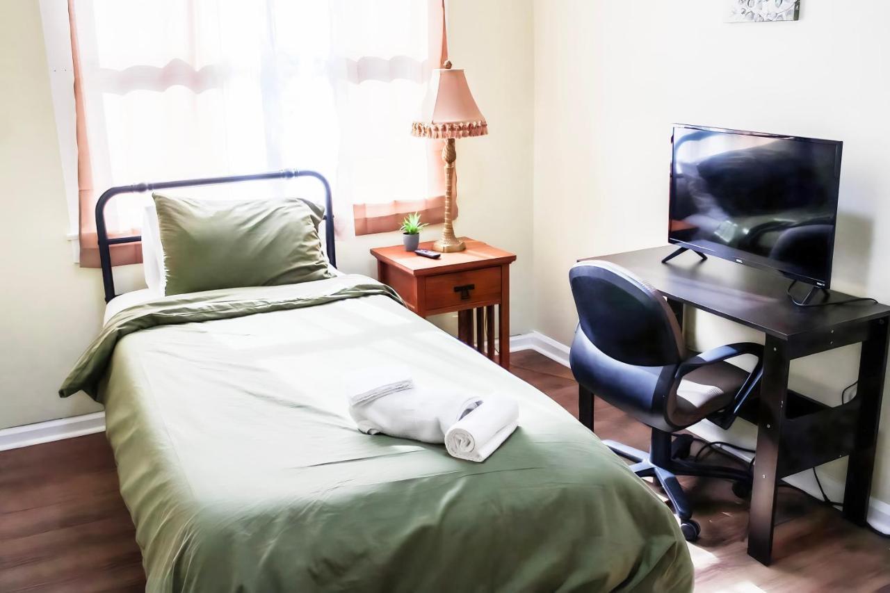 Cozy Retreat Near Downtown Indianapolis- Private Bedroom Homestay Indianapolis