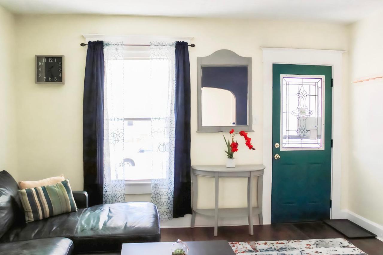 Cozy Retreat Near Downtown Indianapolis- Private Bedroom Homestay