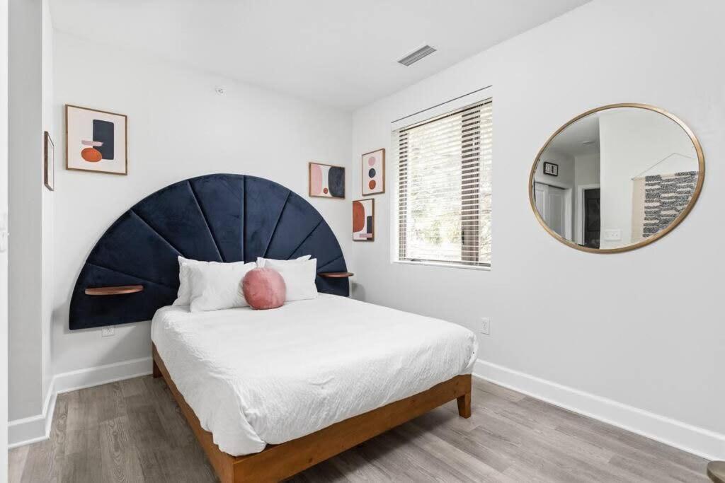 Cozysuites Modern In Meridian Kessler Apartment