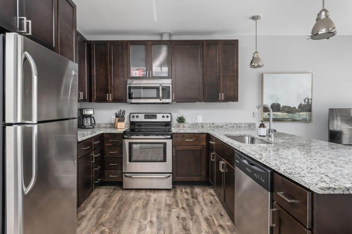 Cozysuites L Roomy 1br, Monument Circle, Indy Apartment *