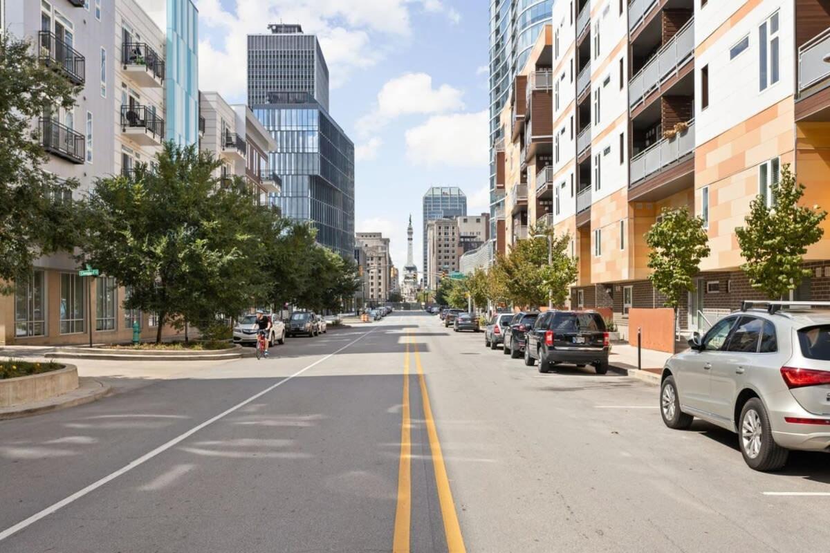 Cozysuites L Roomy 1br, Monument Circle, Indy Apartment