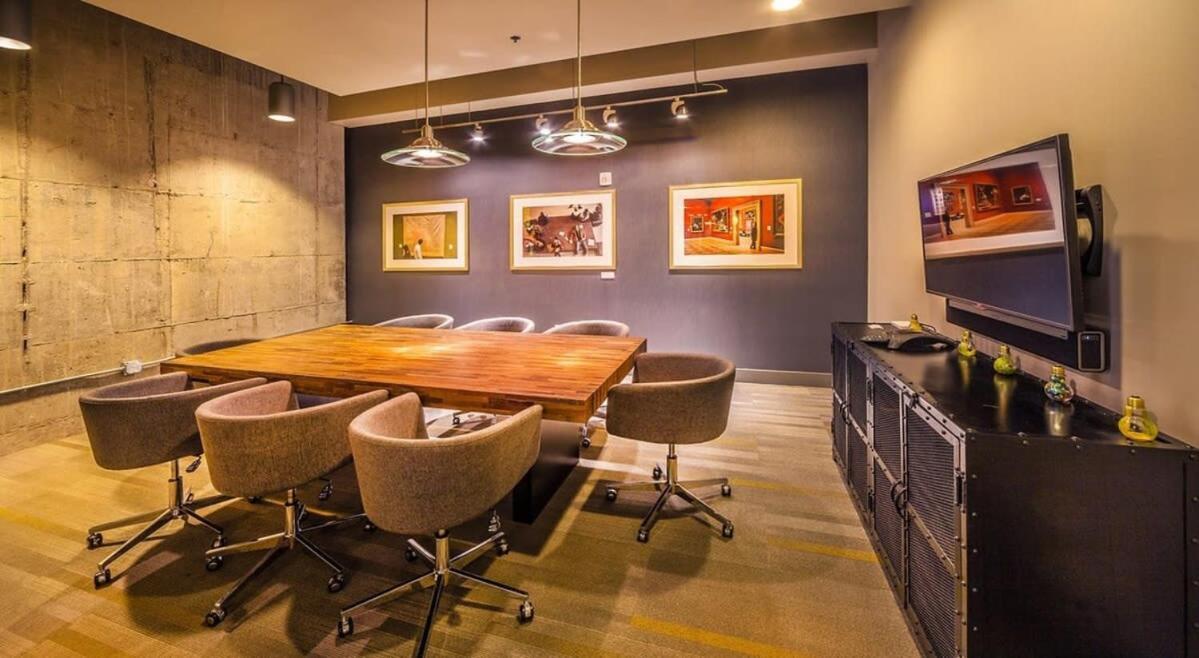 Cozysuites L Roomy 1br, Monument Circle, Indy *