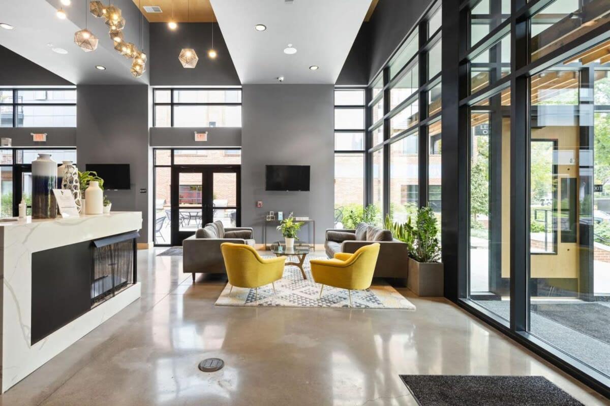 Cozysuites Modern In Meridian Kessler Apartment
