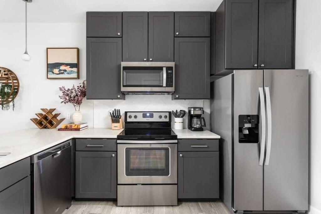 Apartment Cozysuites Modern In Meridian Kessler Indianapolis