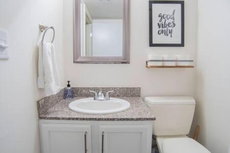Apartment 5br Cozysuites The Block With Pool Table Arcade *