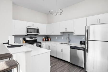 5br Cozysuites The Block With Pool Table Arcade Indianapolis