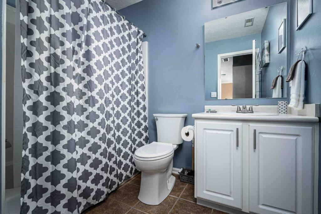 Holiday home Modern 3 Bedroom 20 Min Downtown / 25 Mins Grand Park