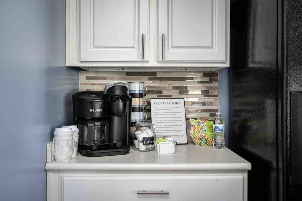 Modern 3 Bedroom 20 Min Downtown / 25 Mins Grand Park