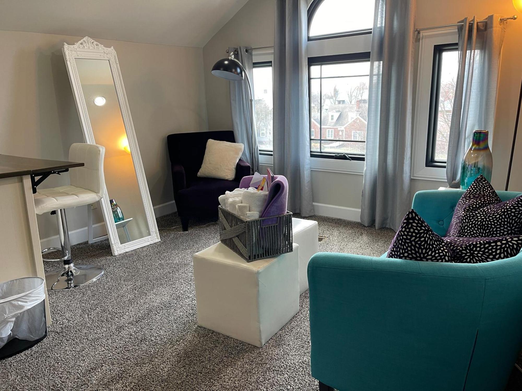 Vip For Business Women, Nurses, College Moms Traveling To Homestay