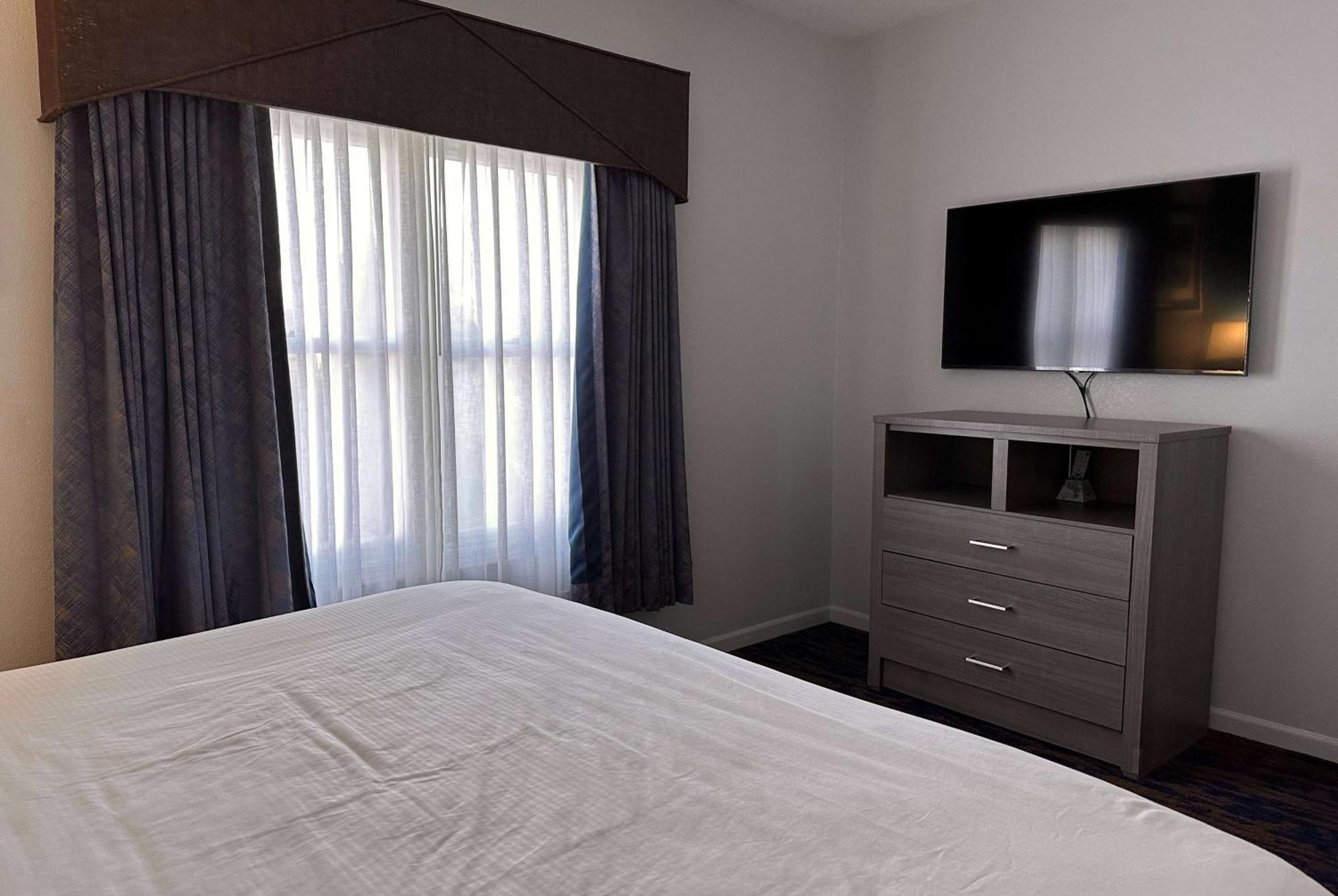 Baymont By Wyndham Northwest Hotel 3*