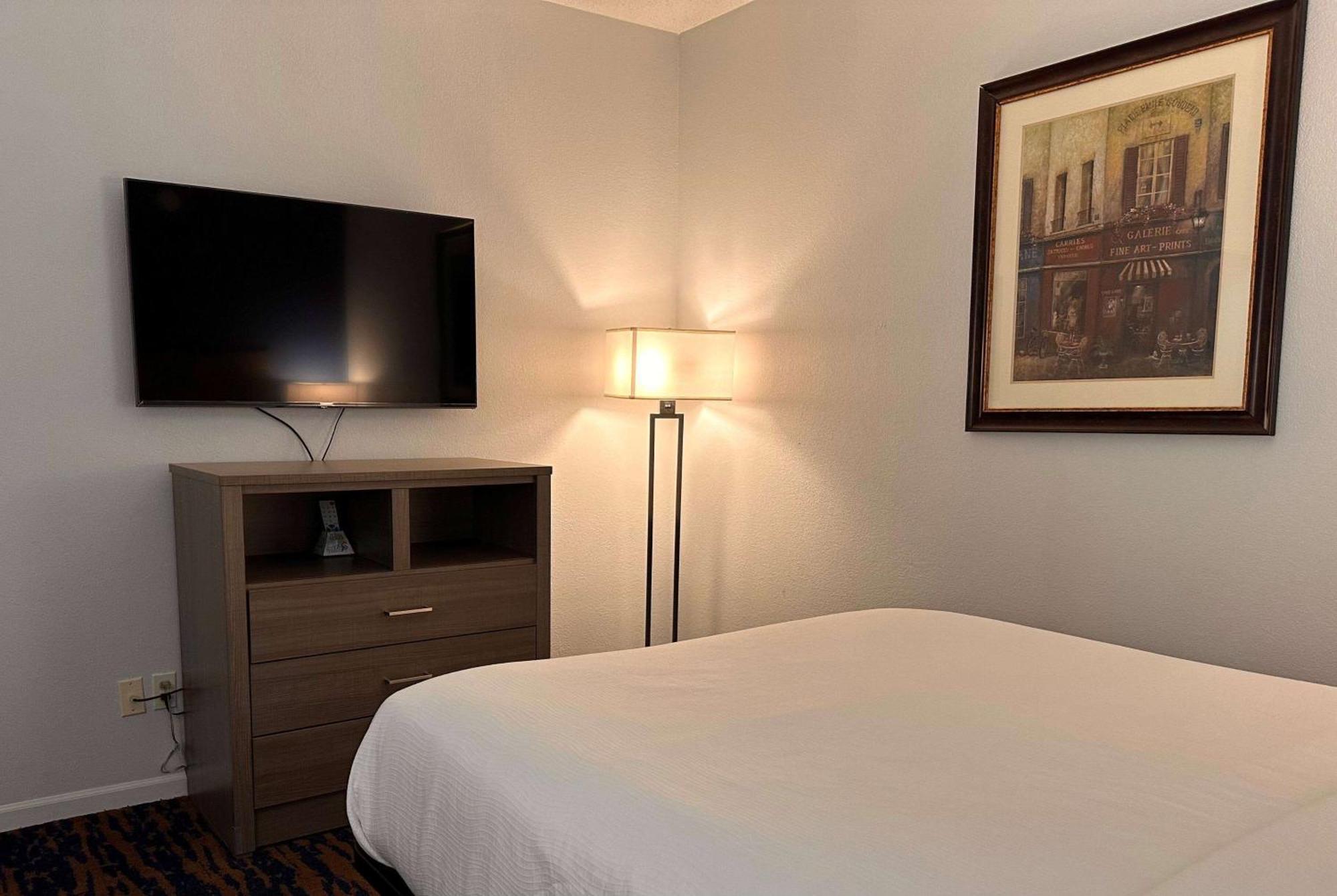 Baymont By Wyndham Northwest Hotel 3*