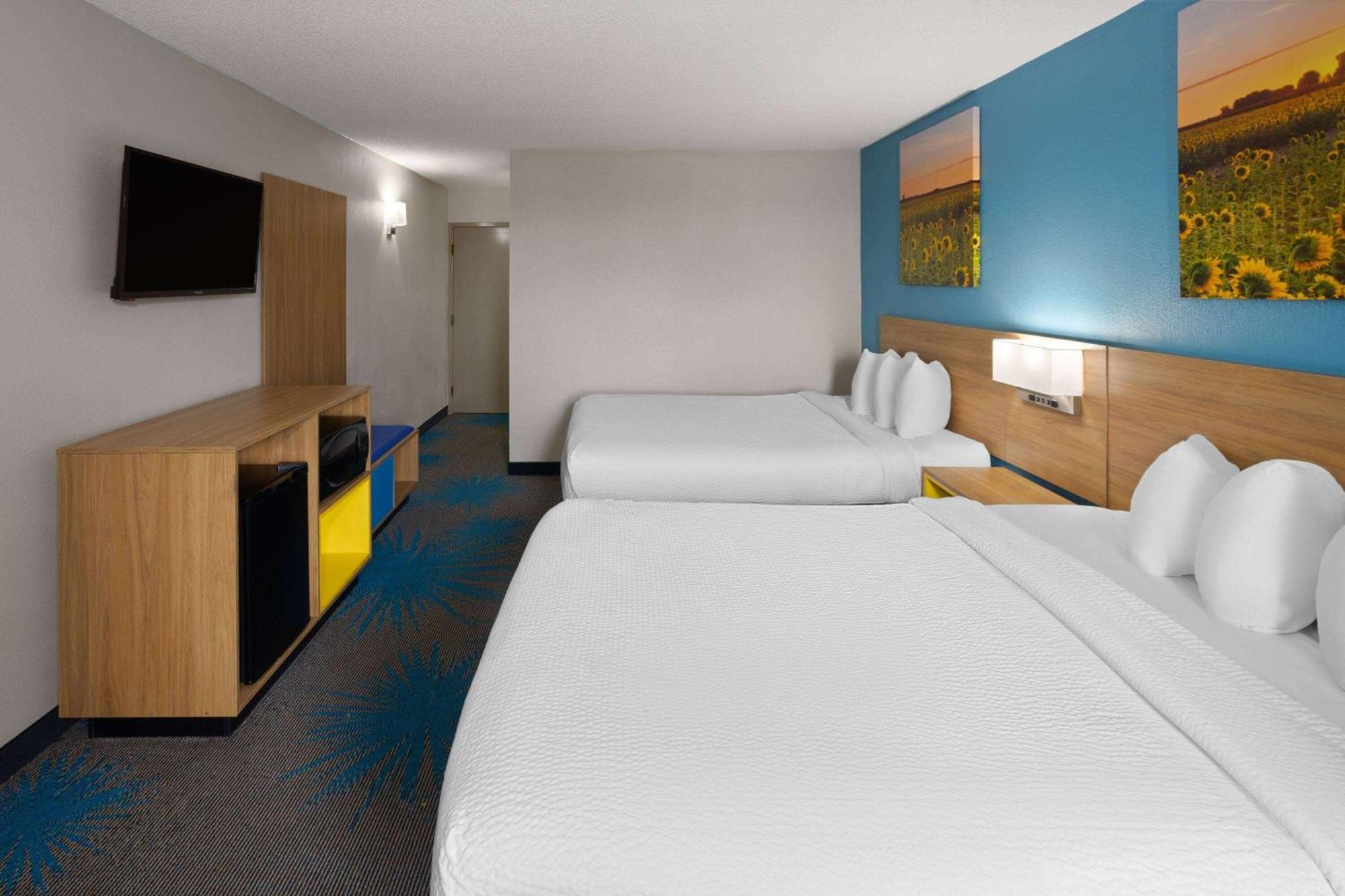 Days & By Wyndham Northwest Hotel 2*