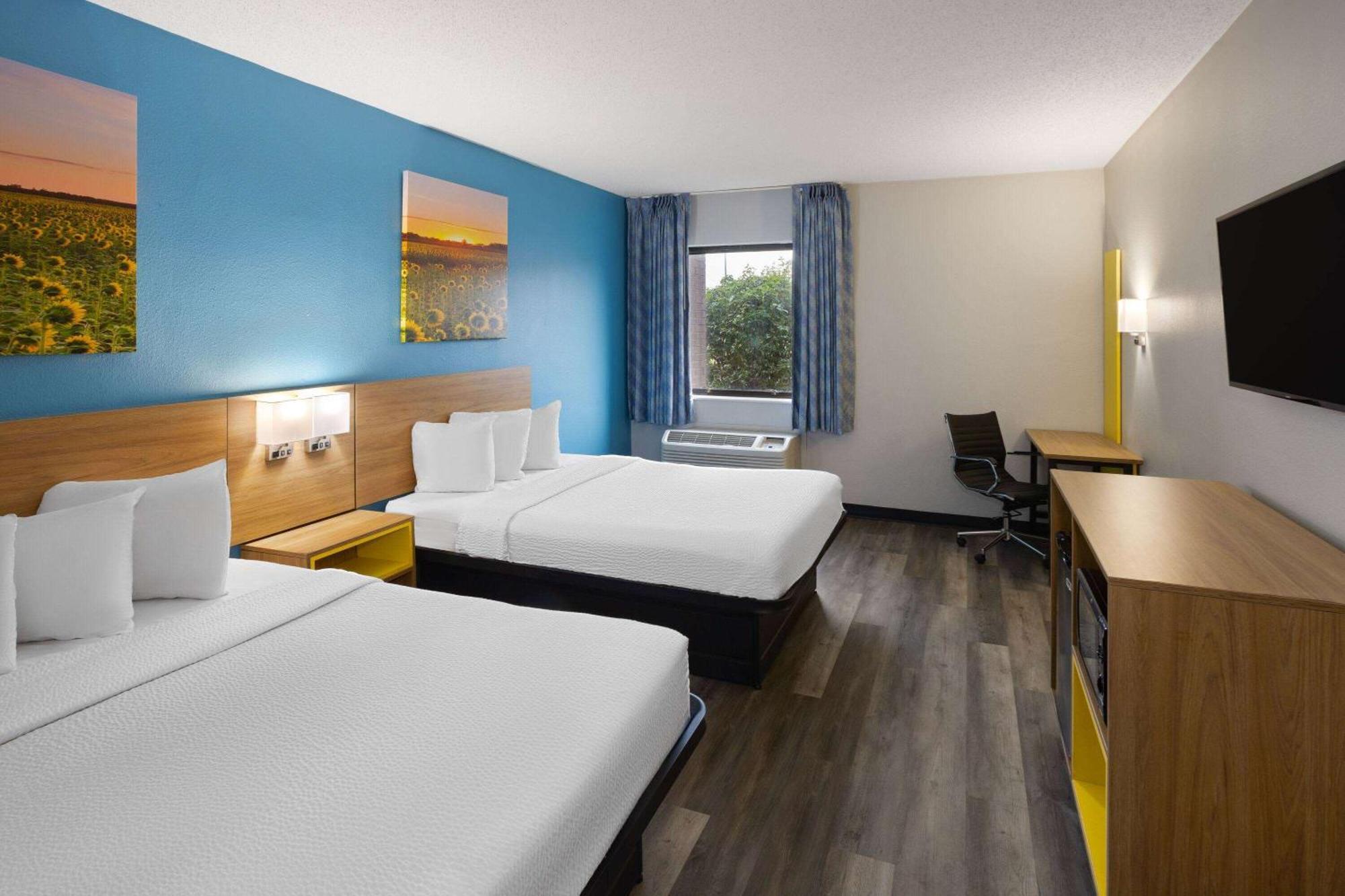 Days & By Wyndham Northwest Indianapolis