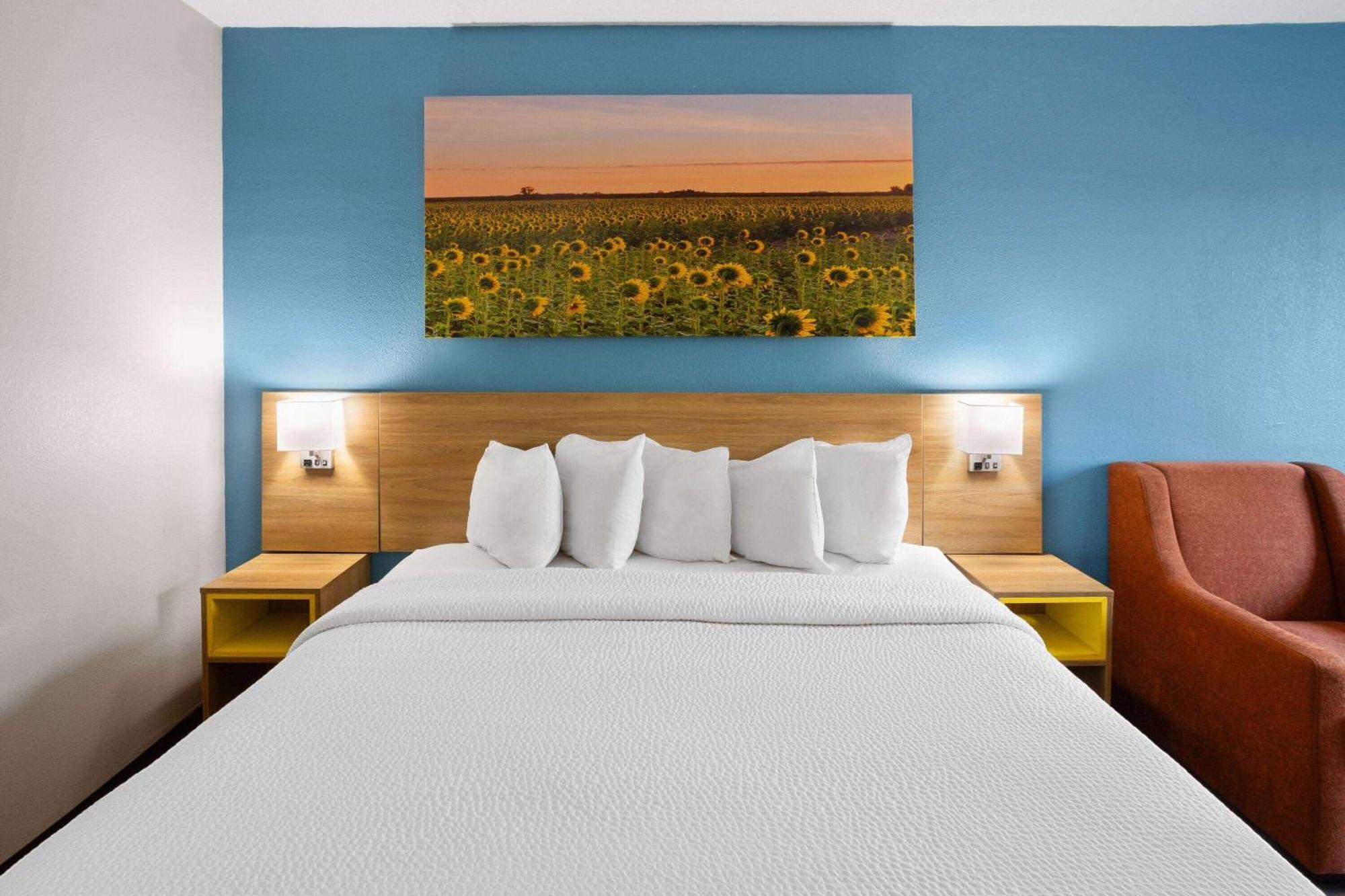 Days & By Wyndham Northwest Hotel 2*