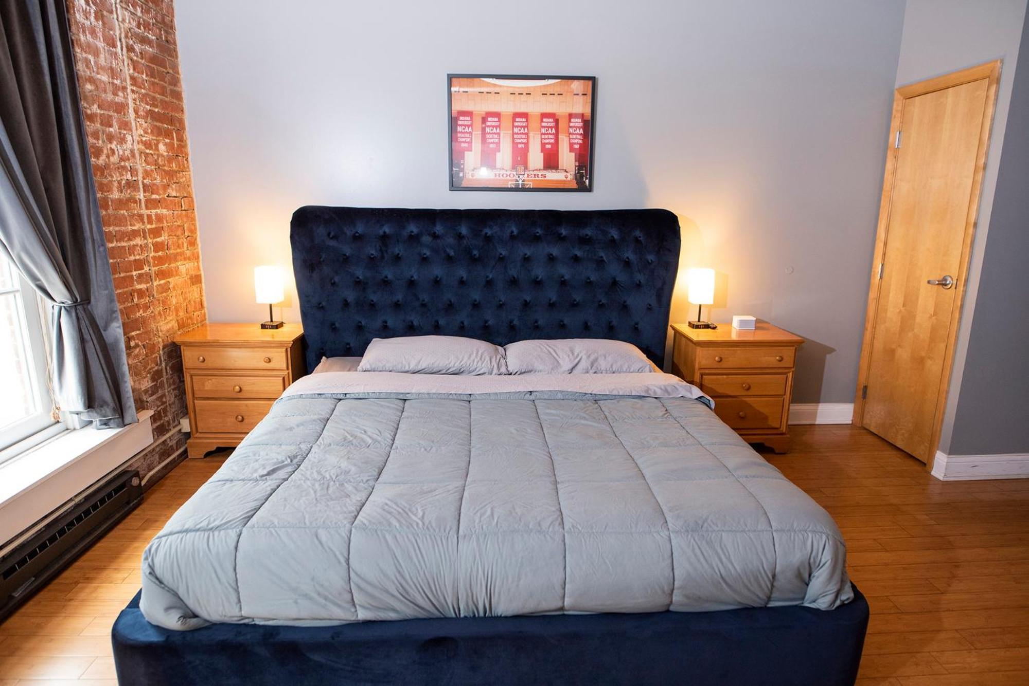 Apartment Georgia Street 4 Bedroom Downtown!!