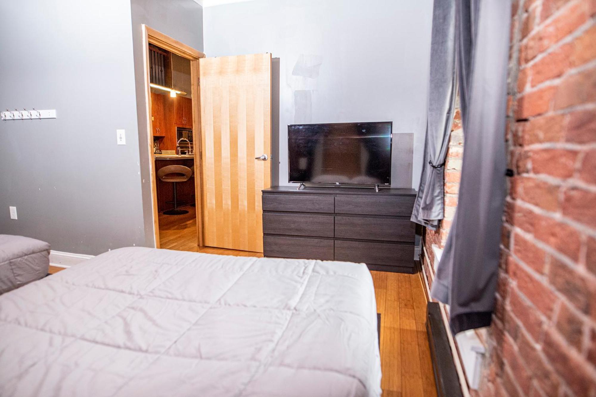 Georgia Street 4 Bedroom Downtown!! * Indianapolis