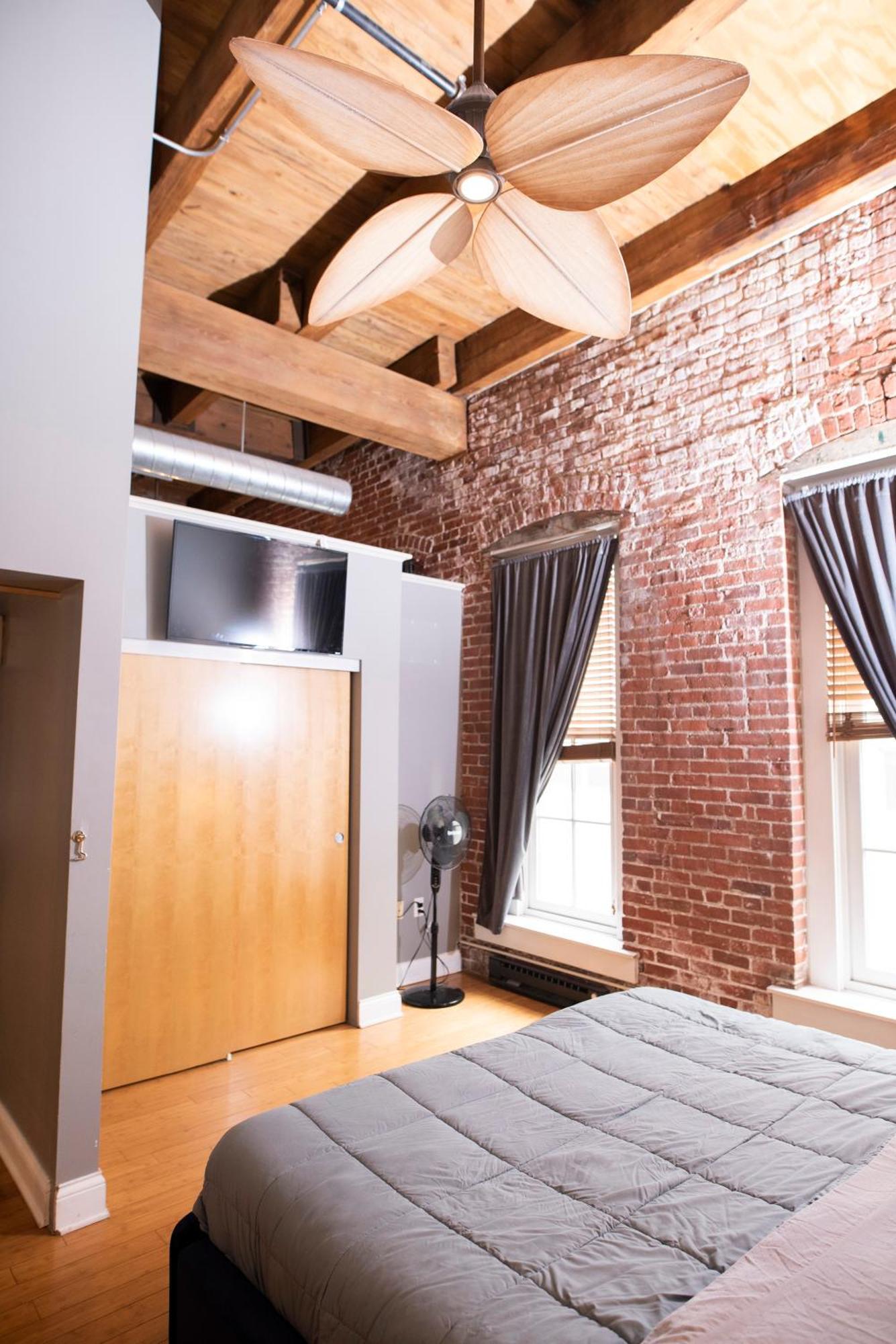 Apartment Georgia Street 4 Bedroom Downtown!! *