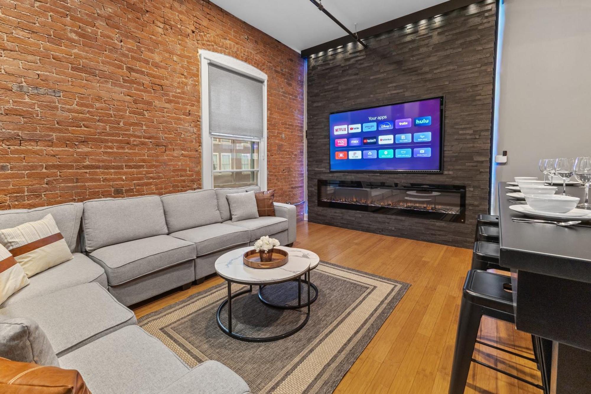 Georgia Street 4 Bedroom Downtown!! Apartment