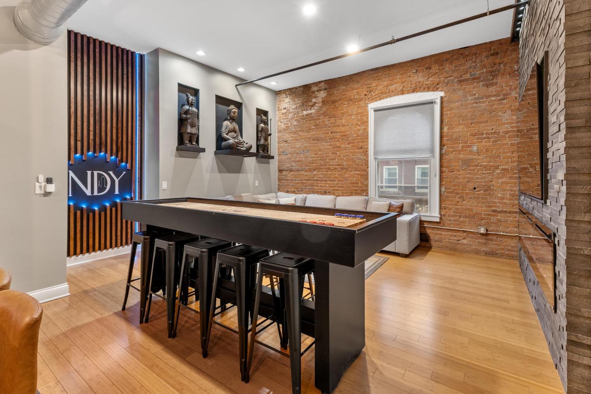 Georgia Street 4 Bedroom Downtown!! * Indianapolis